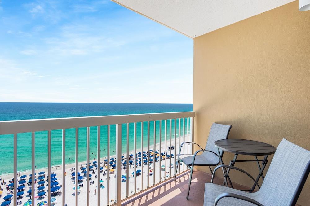 Pelican Beach Resort by Colasan photo 8