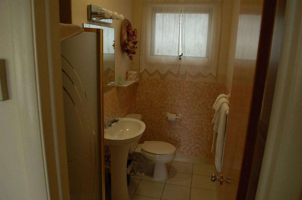 Sara Glen Motel photo 27