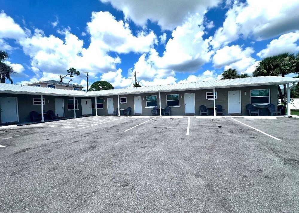 Lemon Bay Motel photo 20