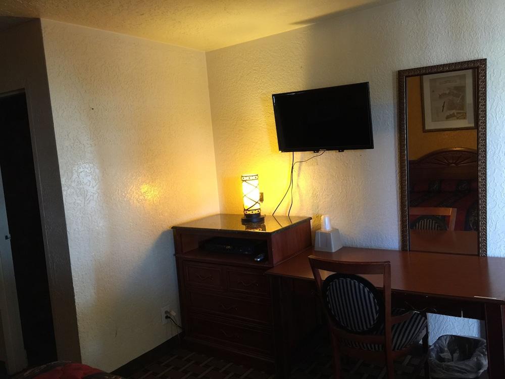 Encore Motel photo 49