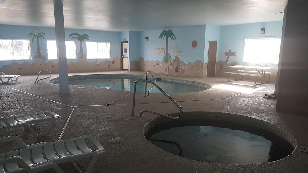 Budget Host Royal Gorge Inn photo 7
