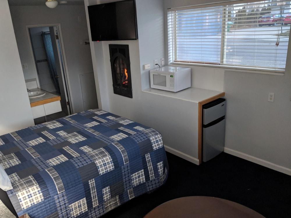 Majestic Rockies Motel photo 12