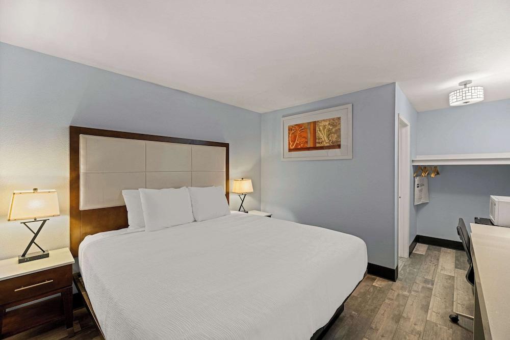 Rodeway Inn Midland South photo 22