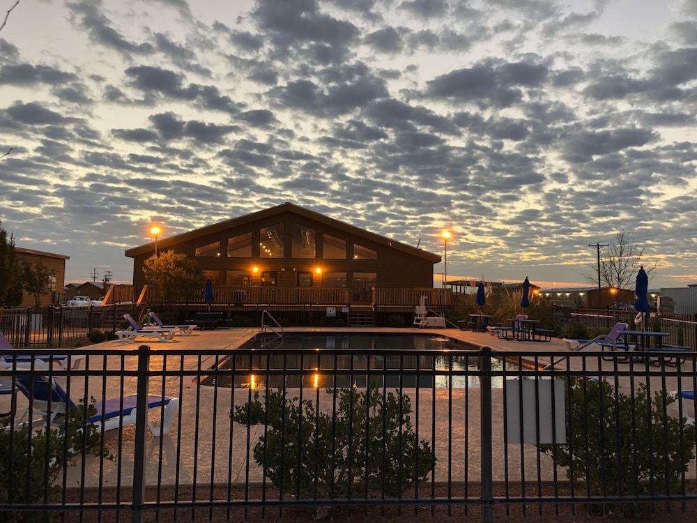 Target Hospitality-Pecos South Lodge photo 23