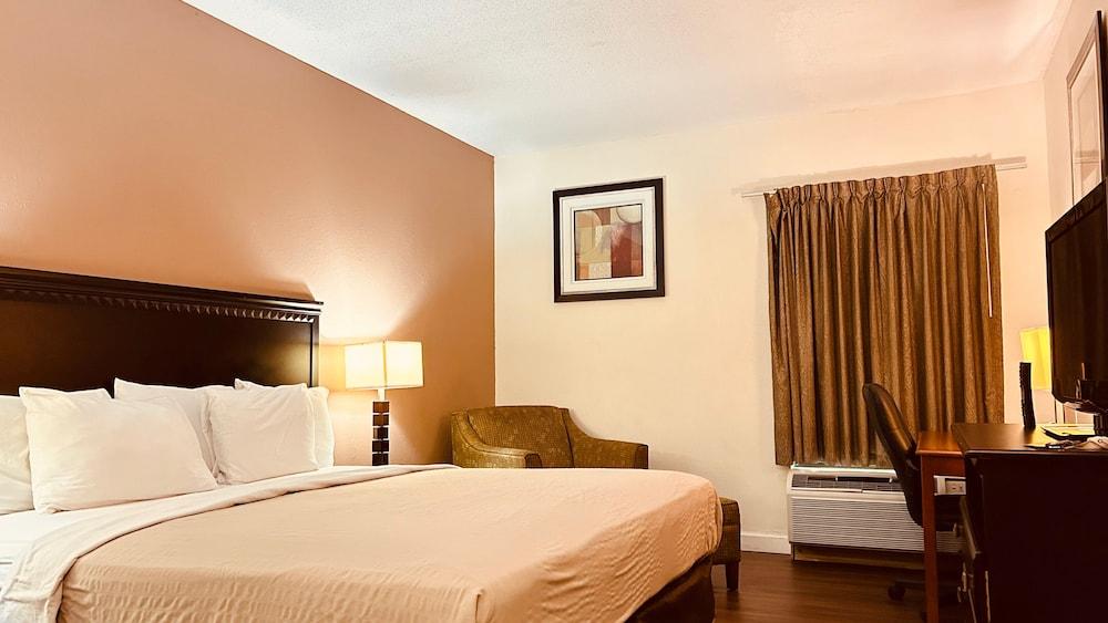 The Best Inn & Suites photo 14