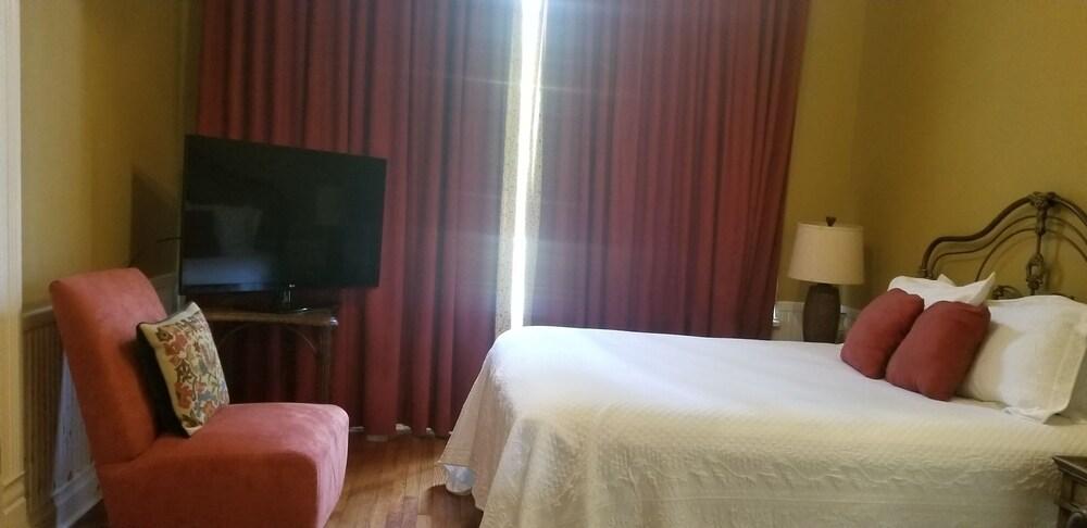Downtown Guest Quarters Hotel photo 13