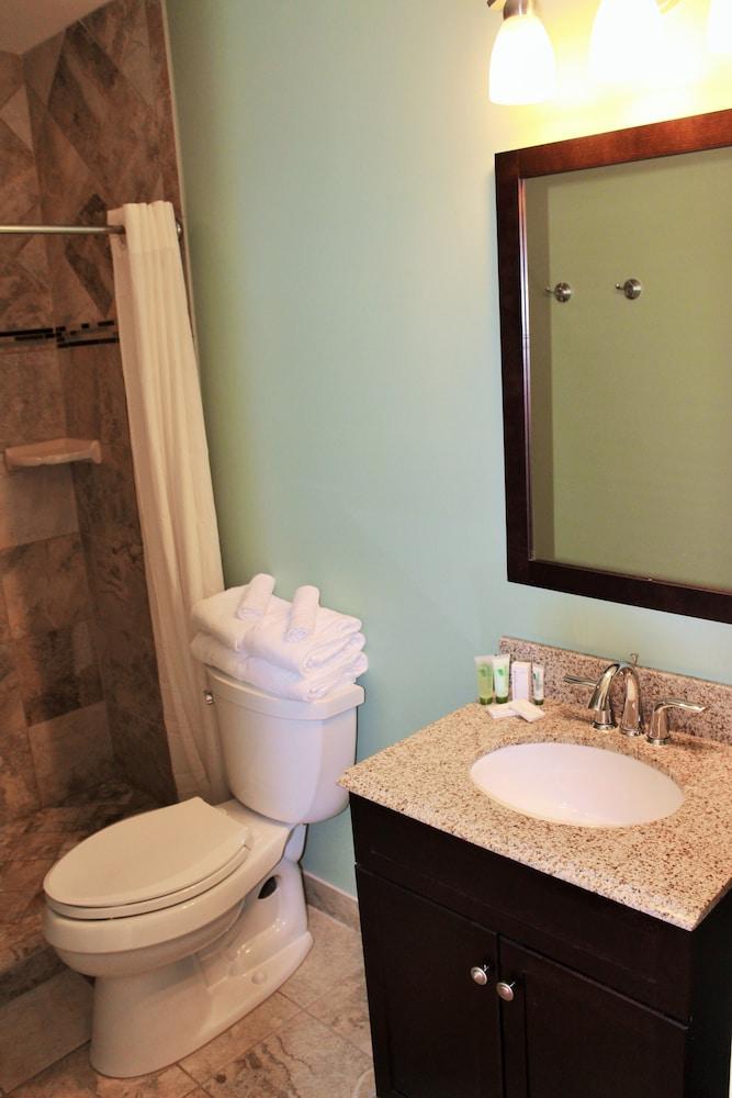 Edgewater Inn photo 21