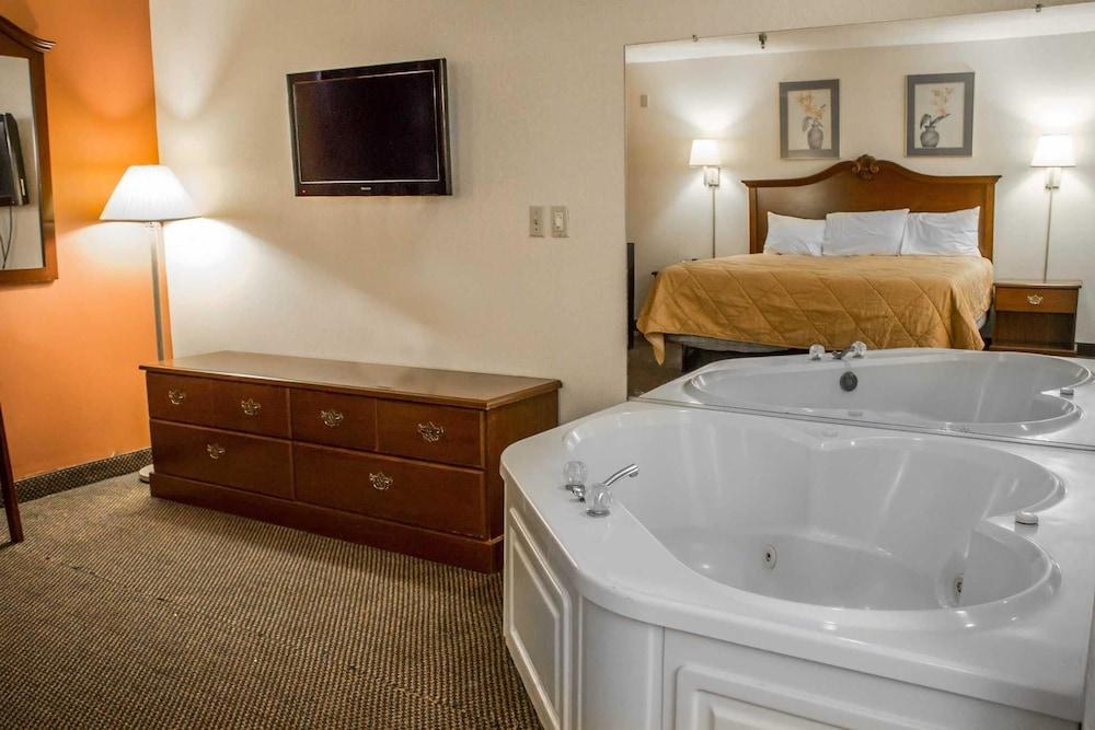 Econo Lodge Kent - Akron West photo 29