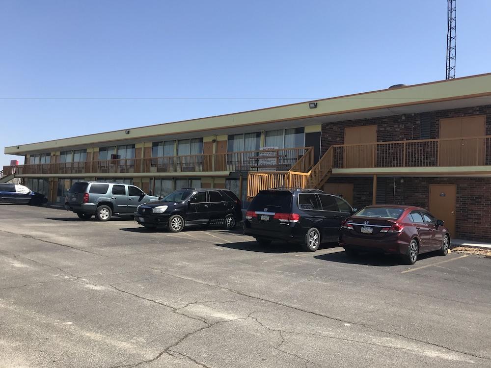 Days Inn by Wyndham Salem, Illinois photo 33