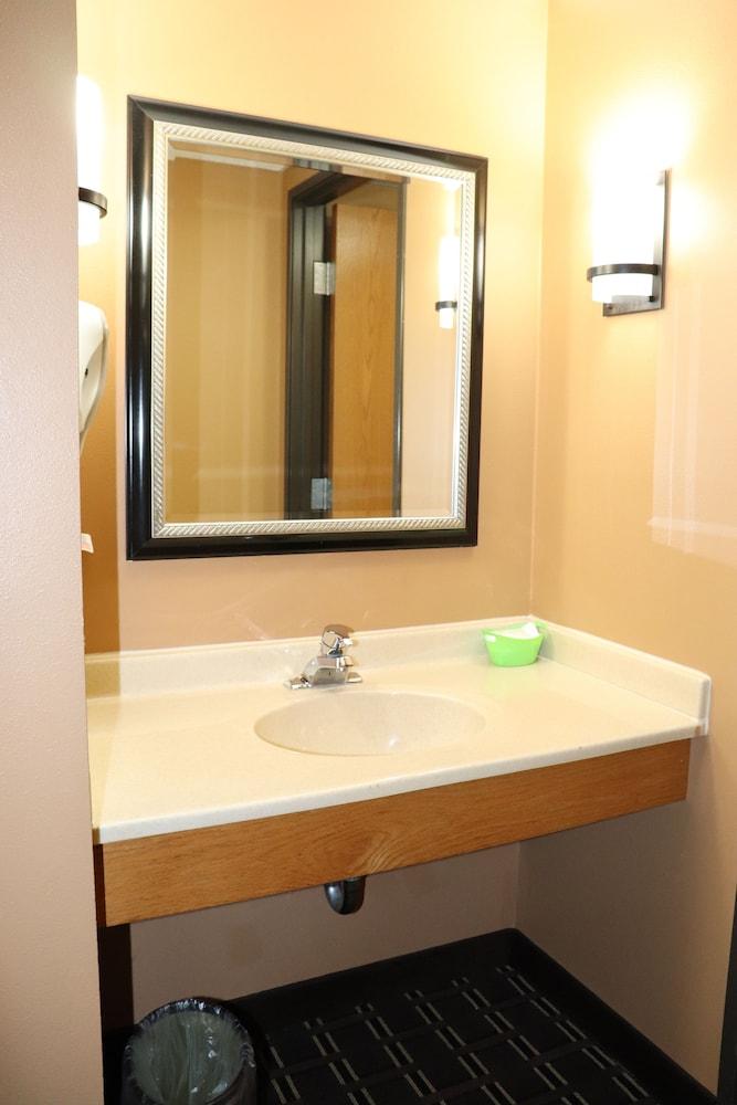 Prairie Inn and Suites Holmen/La Cross photo 9