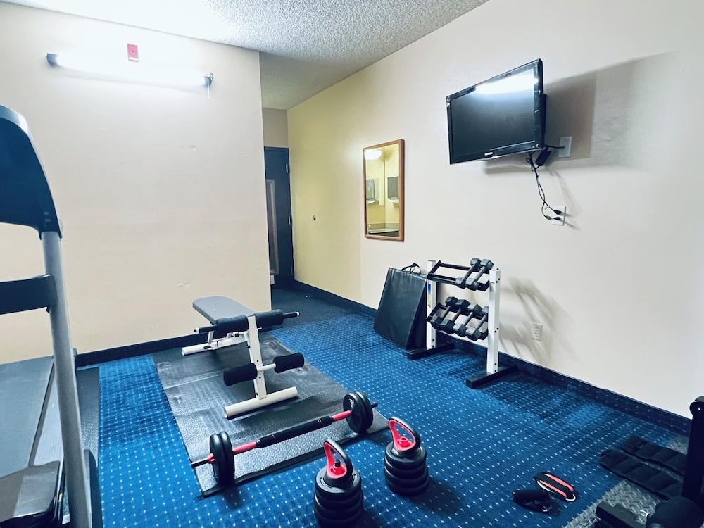 Hometown Inn & Suites photo 17