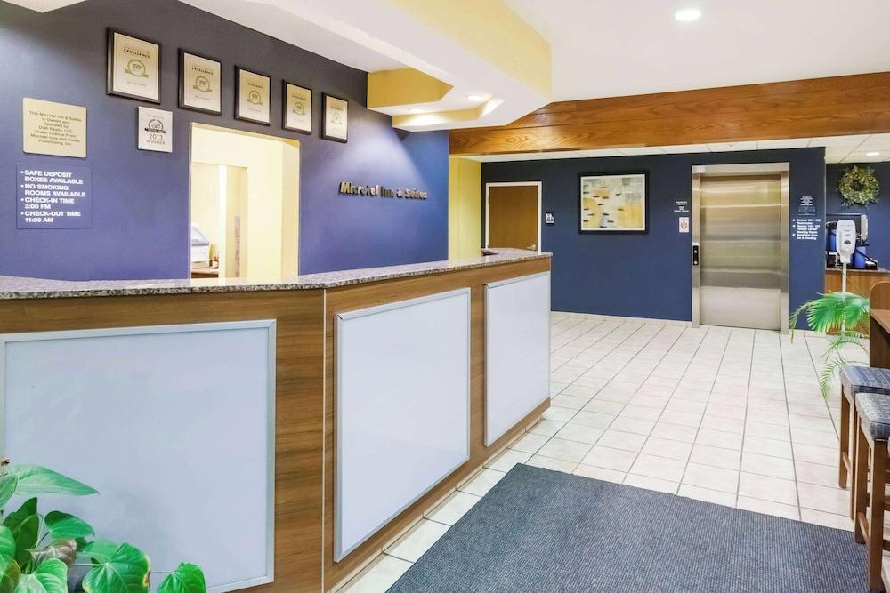 Microtel Inn & Suites by Wyndham Dickson City/Scranton photo 2