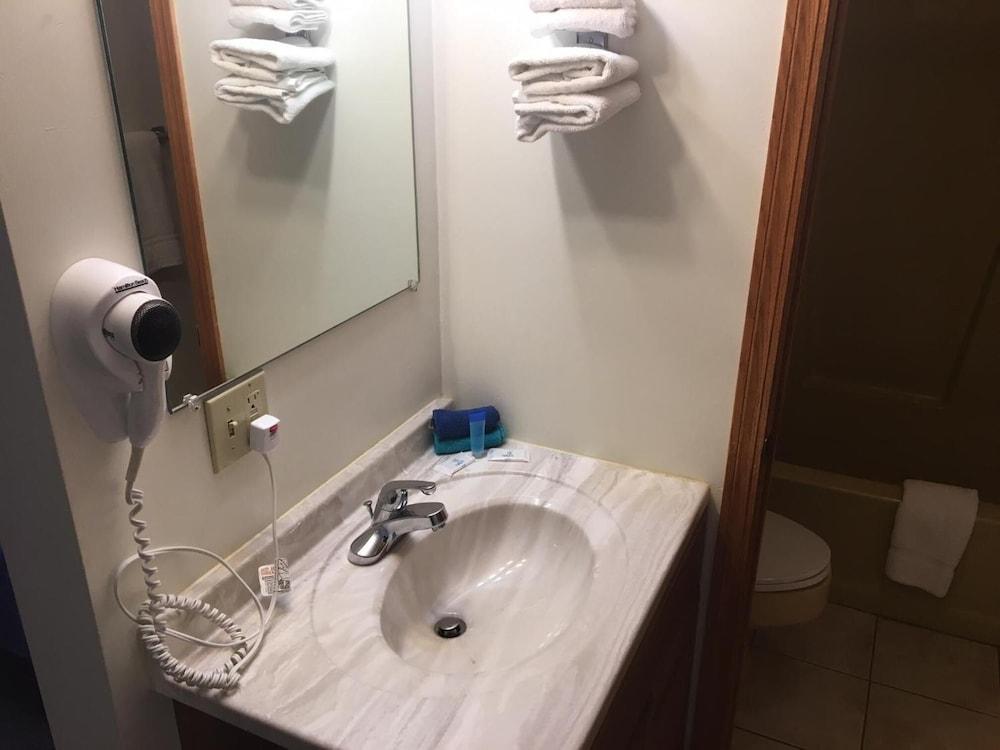 Coho Motel and Suites photo 24
