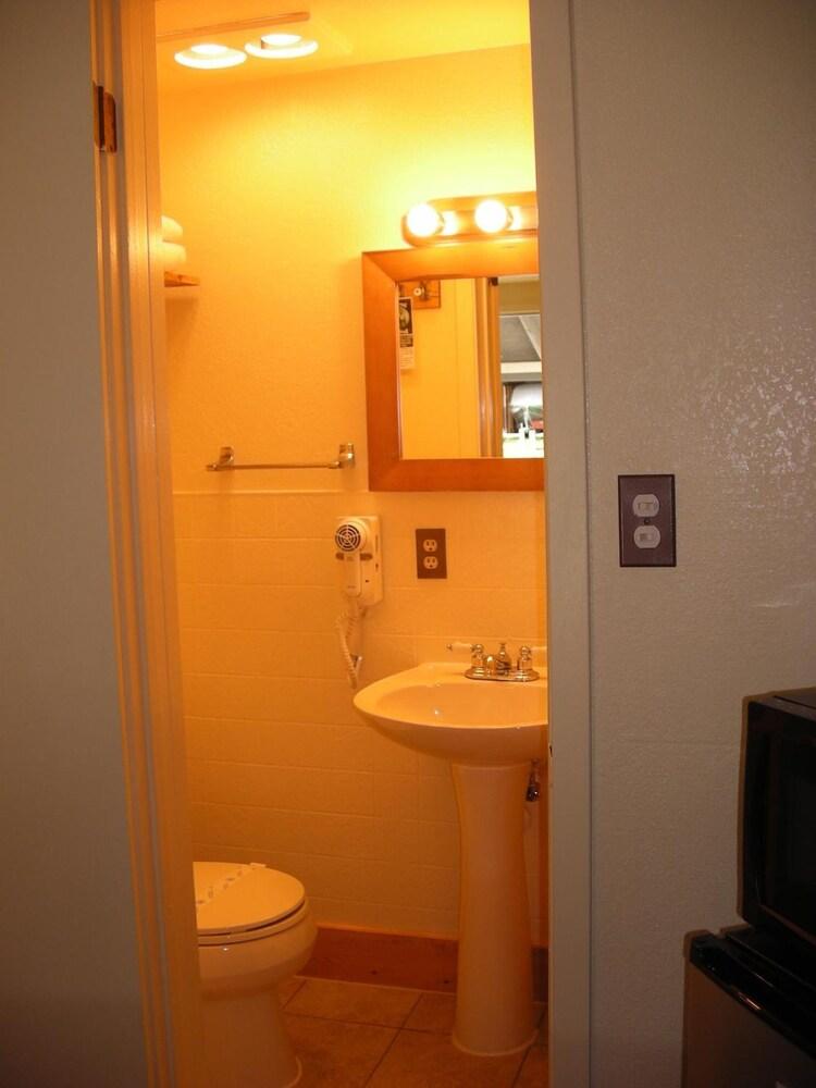 Falls Motel photo 21