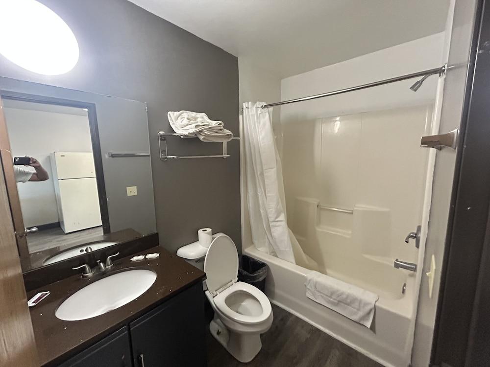 Imperial Motel photo 11
