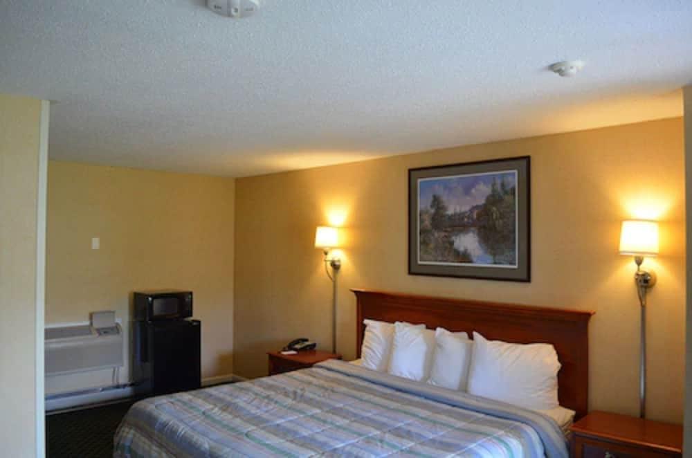 Hyannis Host Inn photo 8