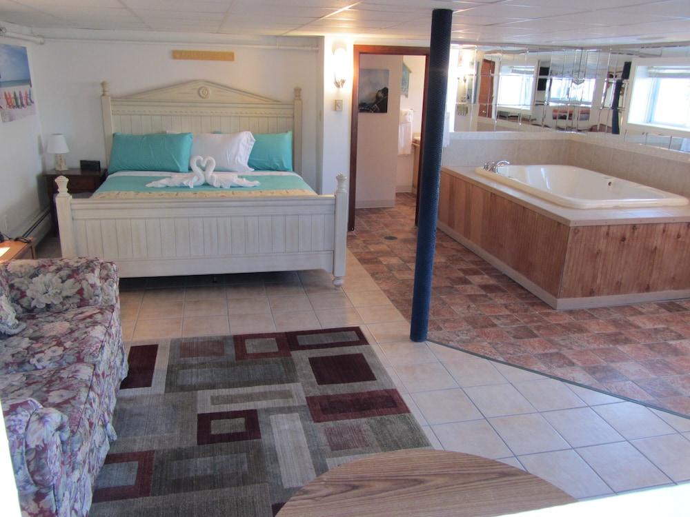 Green Dolphin Motel photo 9