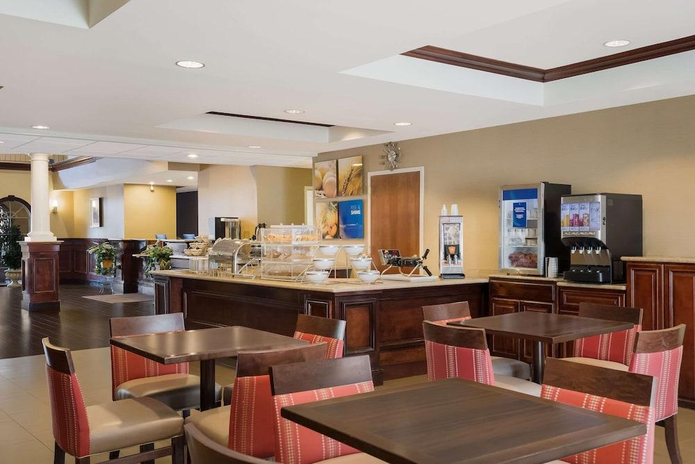Comfort Suites Near University photo 38