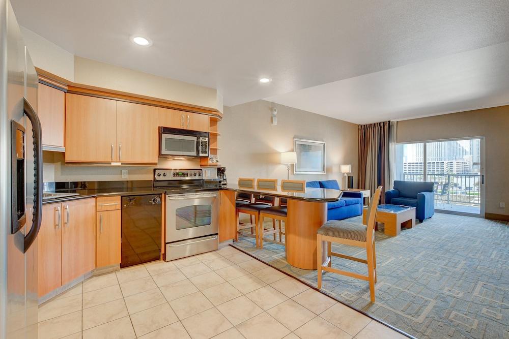 Sapphire Skyline Premium Suite photo 57