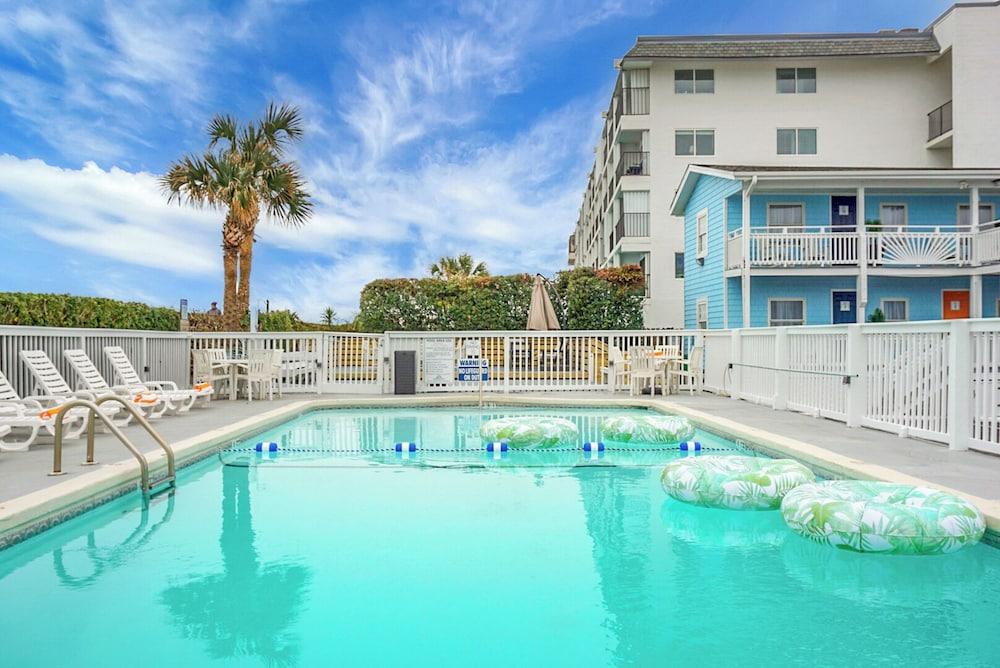 Boardwalk Inn photo 81