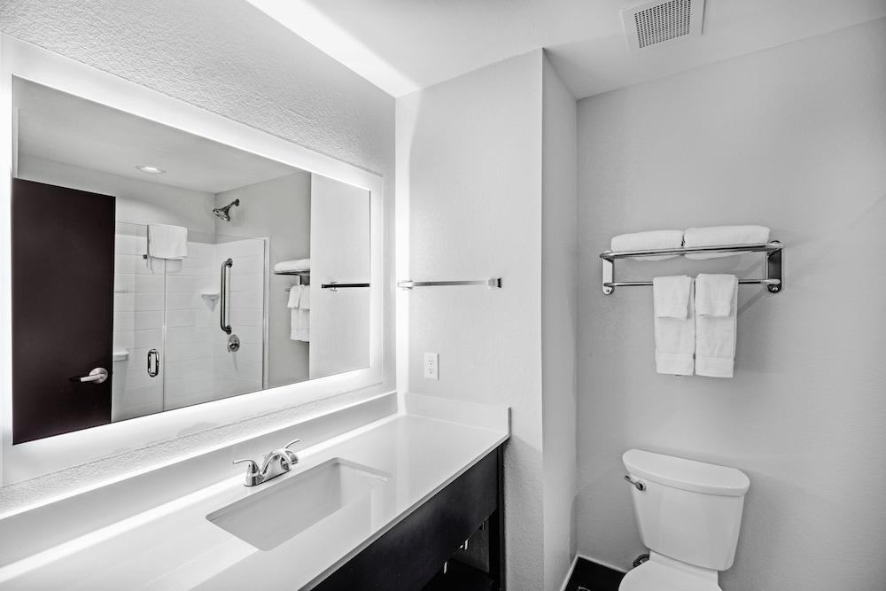 Holiday Inn Express & Suites Austin NW - Lakeway by IHG photo 11