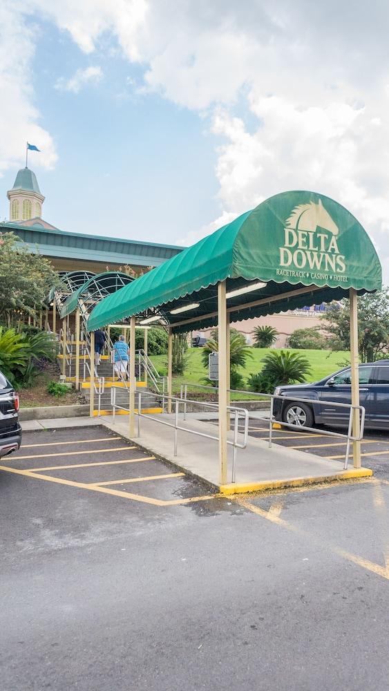 Delta Downs Racetrack Casino Hotel photo 35