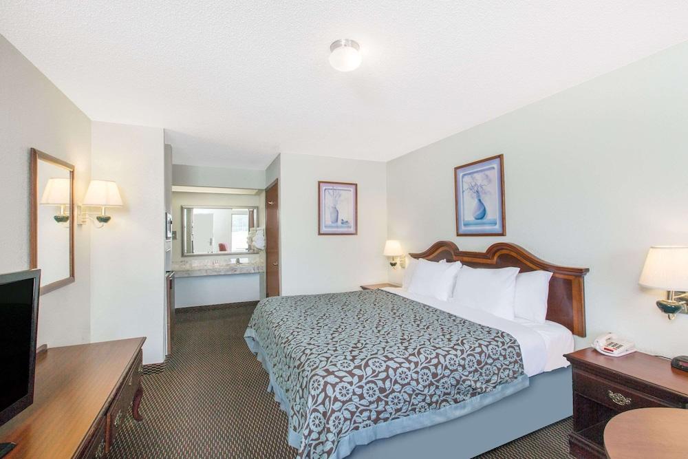 Days Inn by Wyndham West Point photo 10