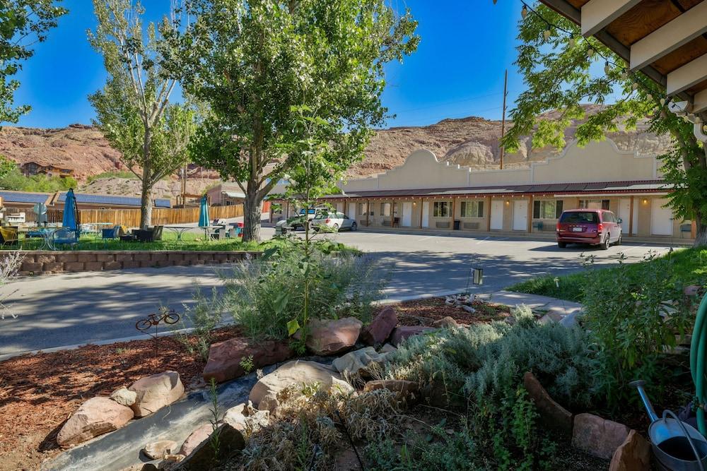 Adventure Inn & Motel photo 34