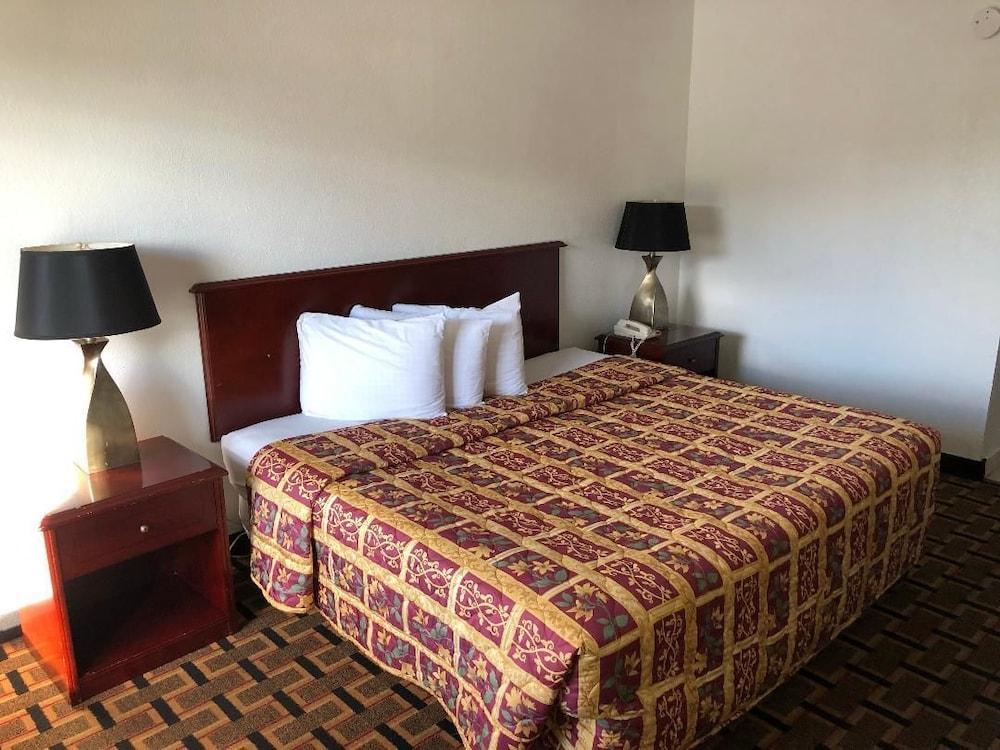 Budget Inn Cocoa photo 35