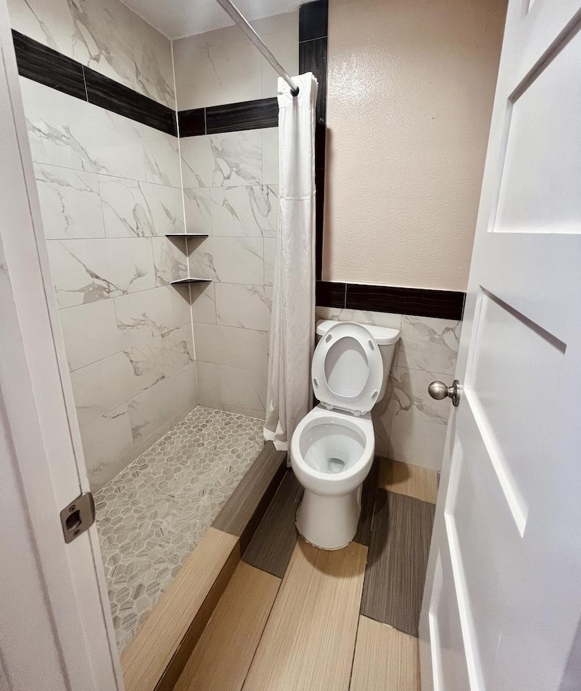 Hollywood Inn photo 14