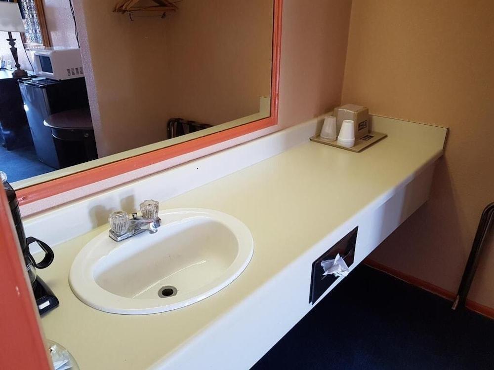 Budget Host Inn Eastland photo 4