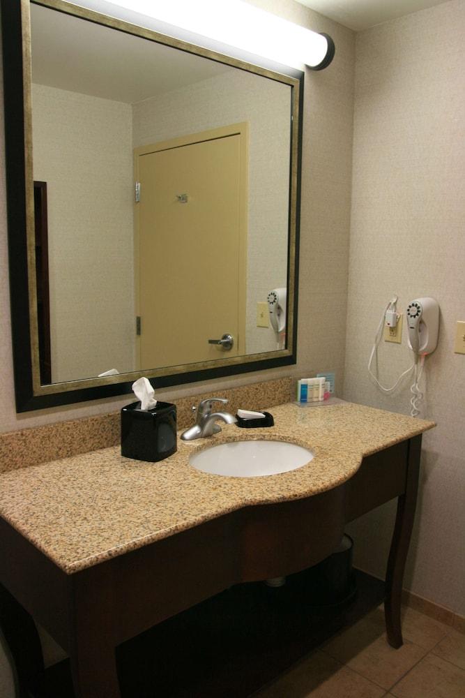 Hampton Inn & Suites West Point photo 4