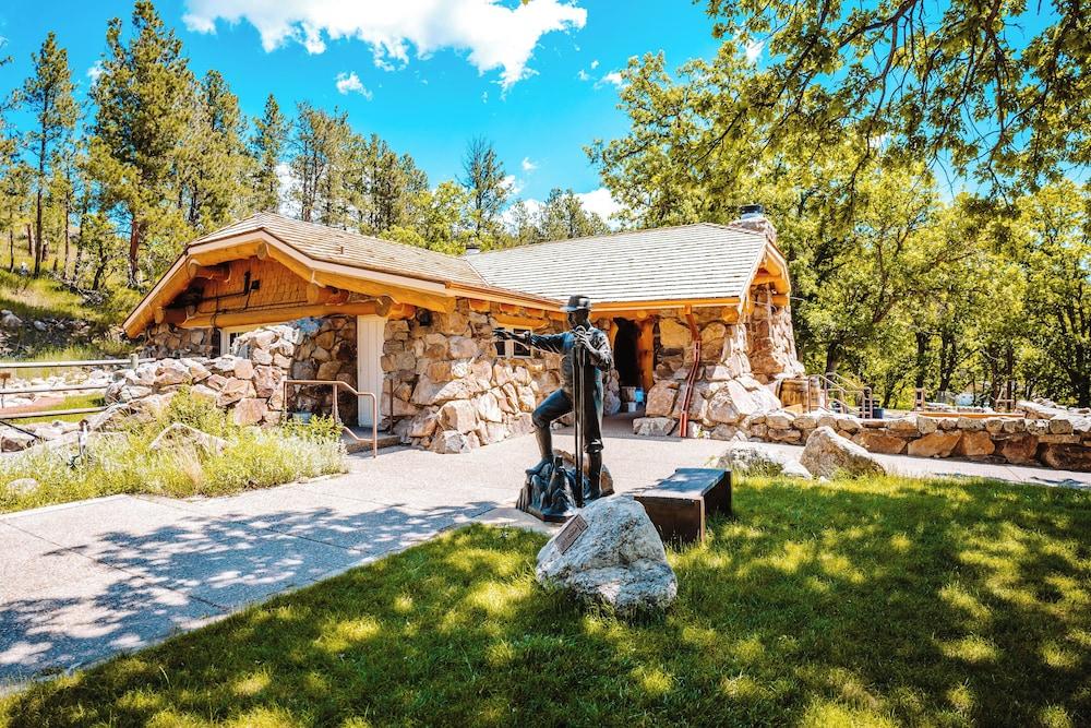 State Game Lodge at Custer State Park Resort photo 32