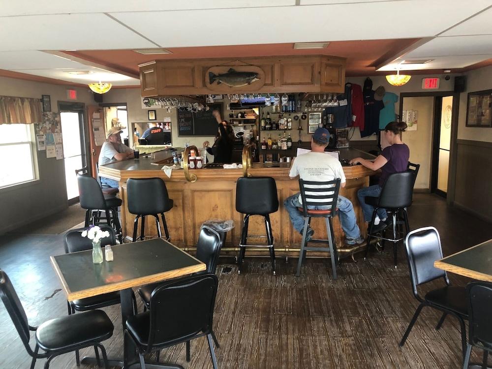 Brewer Motor Inn photo 11