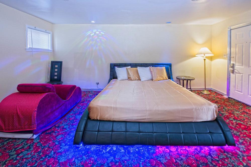 Presidential Inn & Suites photo 9