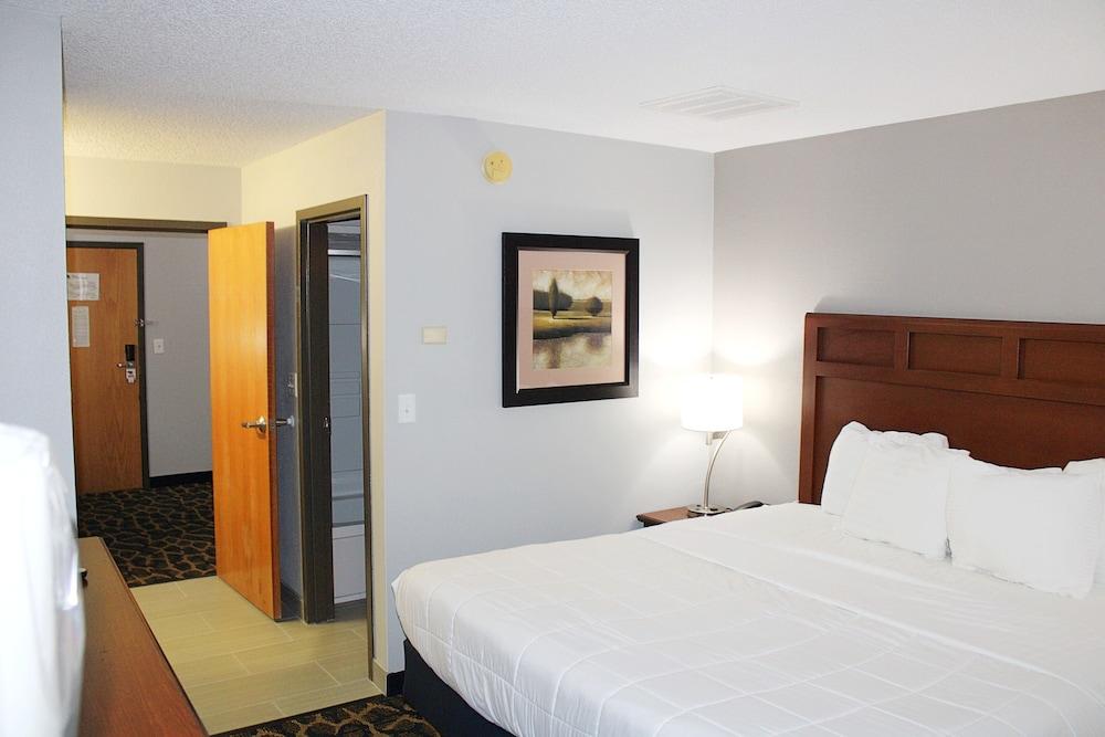 Greenlight Inn & Suites photo 15
