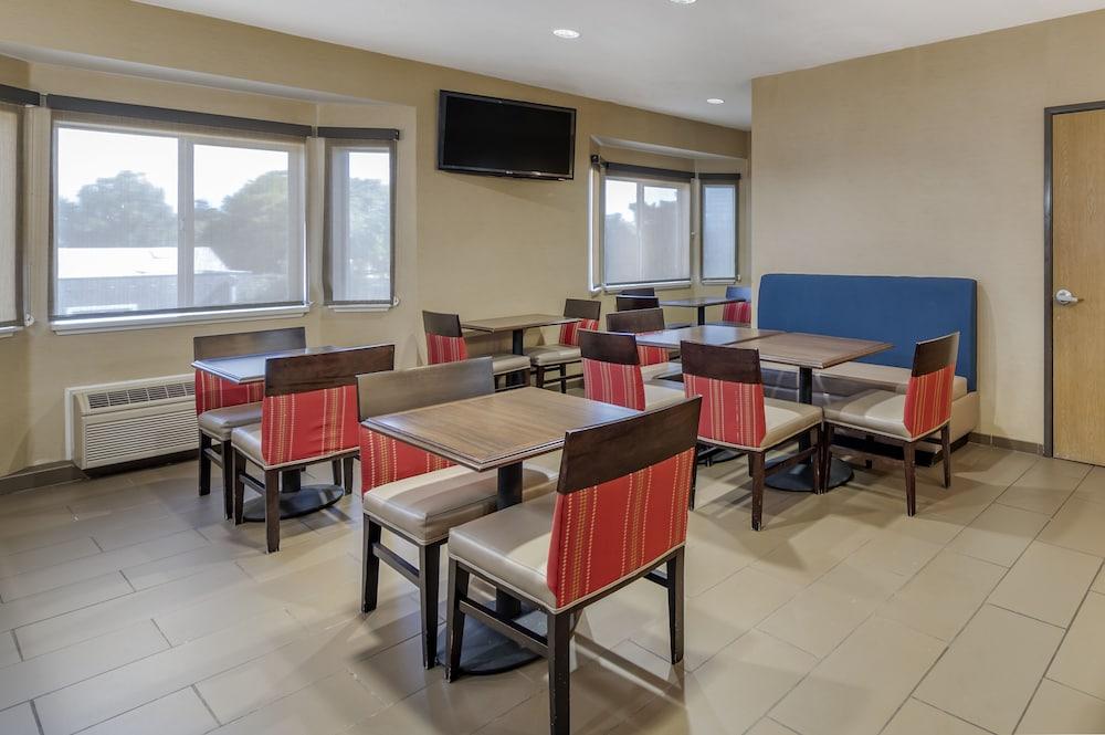 The Atrium Hotel photo 26