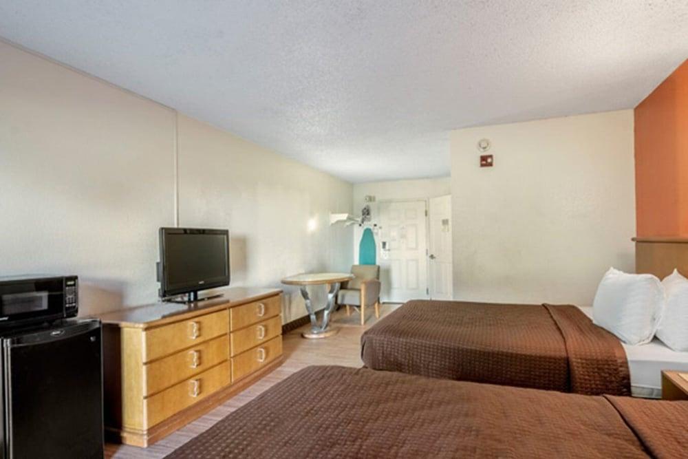 Clearwater Hotel photo 68
