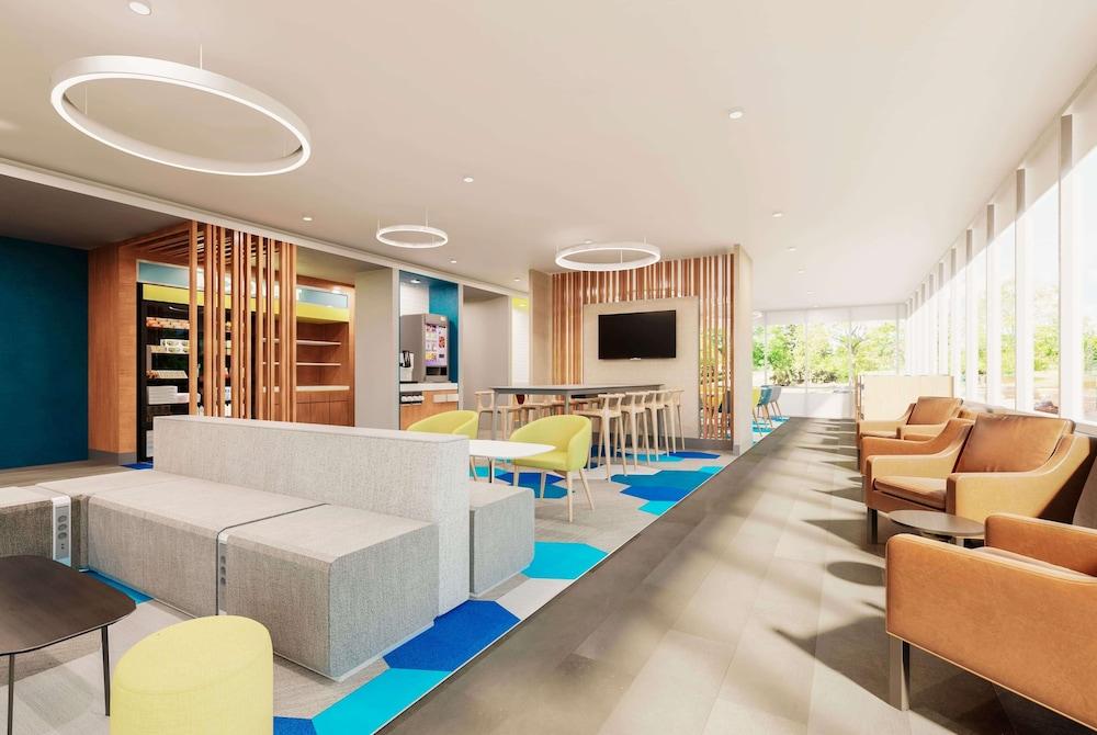 Microtel Inn & Suites by Wyndham Winchester photo 2