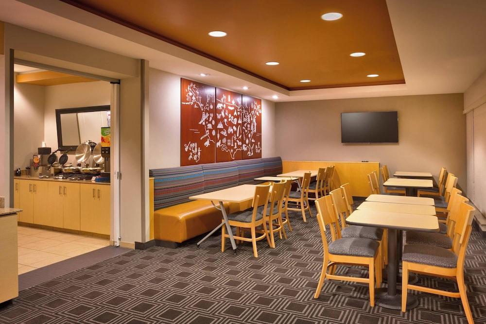 TownePlace Suites by Marriott Omaha West photo 10