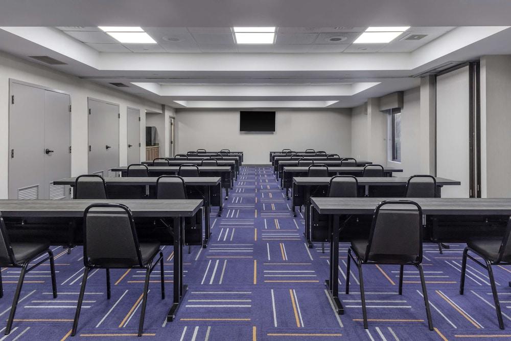 Hampton Inn Sarasota - I-75 Bee Ridge photo 29