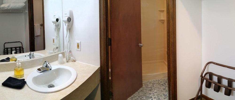 South Side Inn - Burlington photo 29