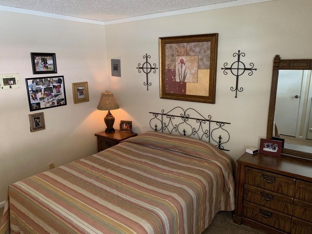 Auslander Condominiums photo 33