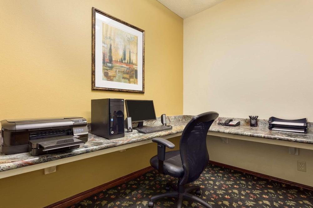 Country Inn & Suites by Radisson, Norman near University photo 4