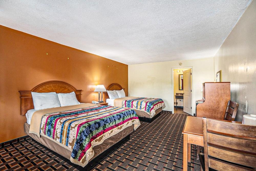 Great Lakes Inn and Suites photo 4