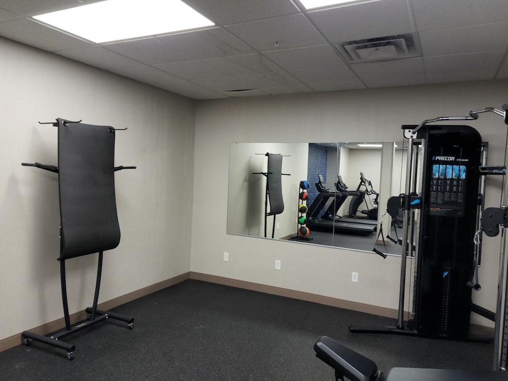 La Quinta Inn & Suites by Wyndham Lake George photo 48