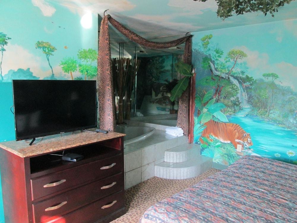 Delux Inn & Suites photo 19