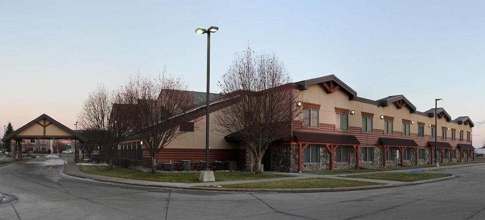 C'mon Inn Hotel & Suites photo 39