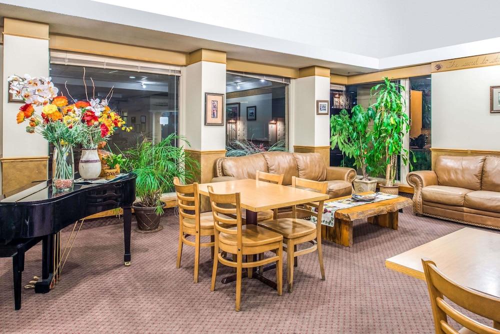 Travelodge by Wyndham Kalispell photo 2