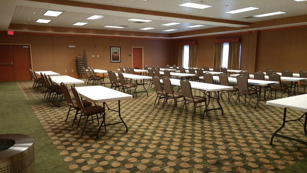 Best Western Plus Rose City Conference Center Inn photo 22